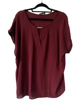Women’s Burgundy Short-Sleeve V-Notch Blouse